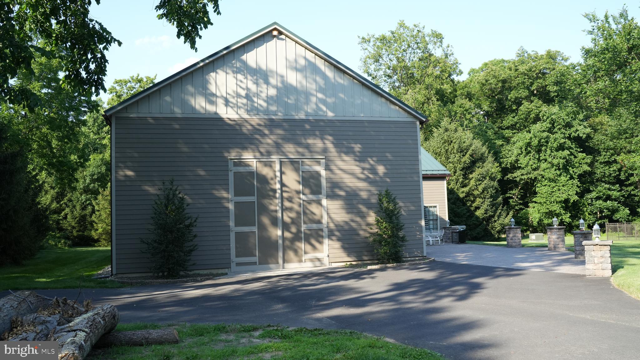 MEETINGHOUSE VIL - Residential