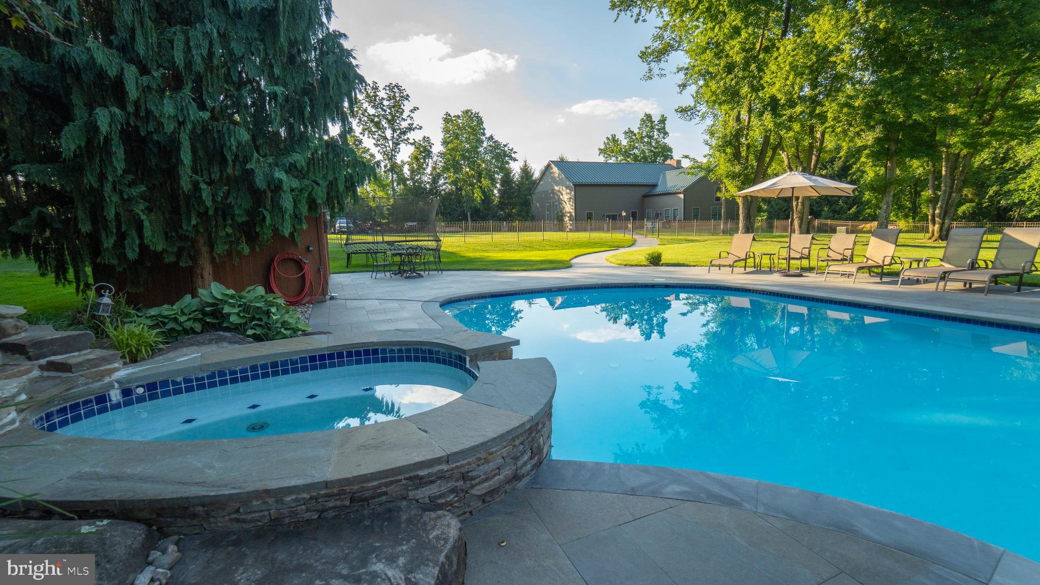 MEETINGHOUSE VIL - Residential