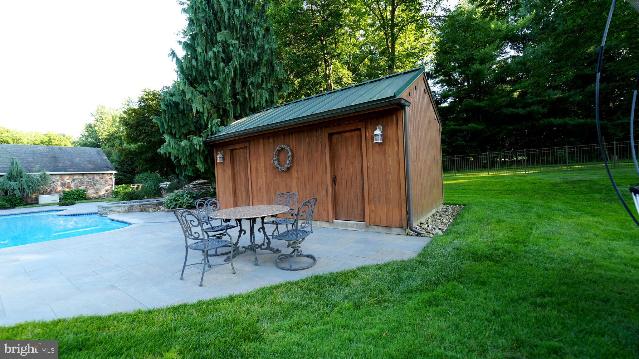 MEETINGHOUSE VIL - Residential