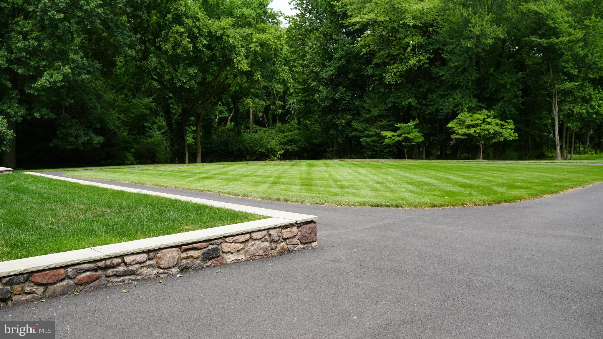 MEETINGHOUSE VIL - Residential