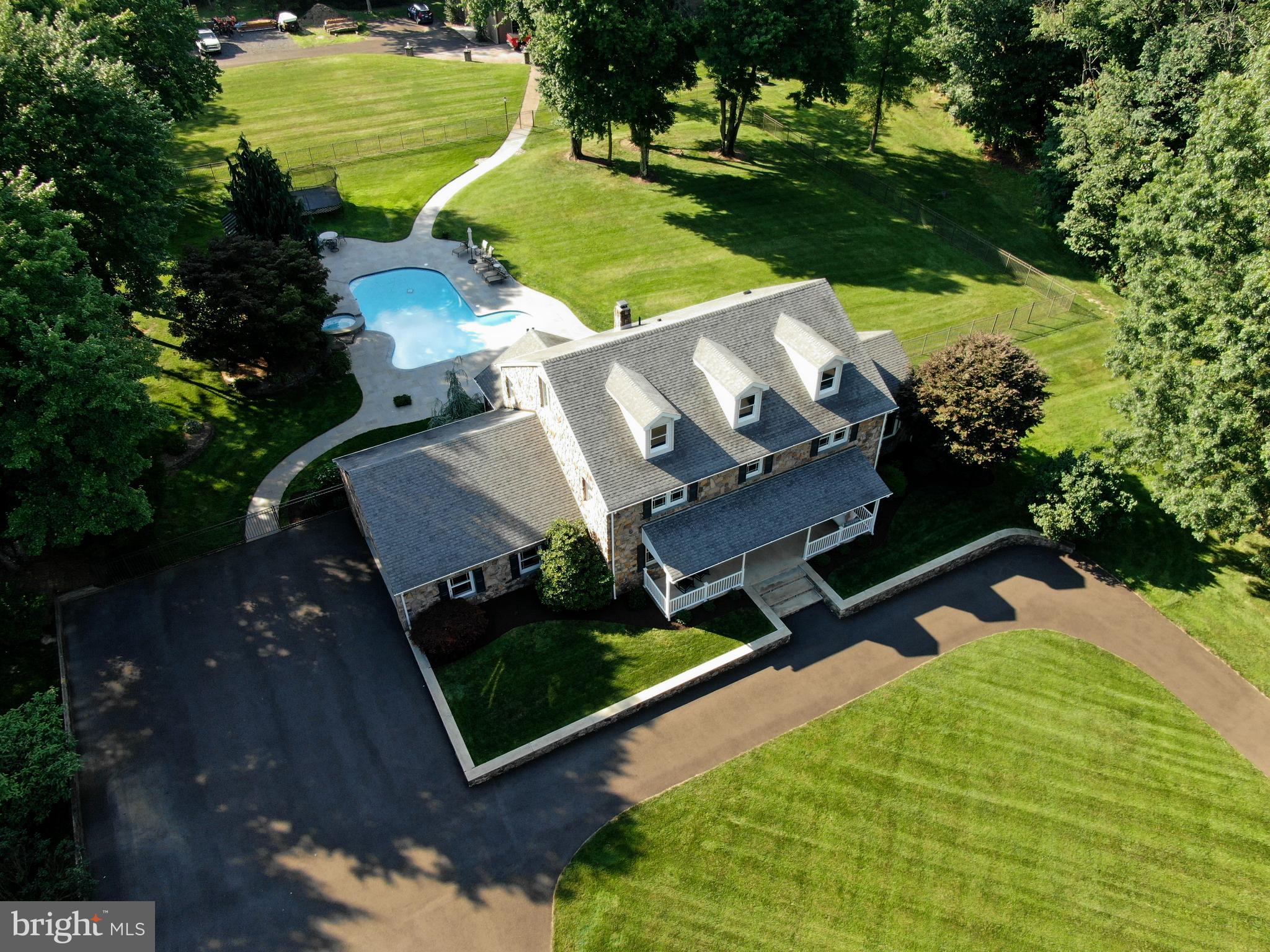 MEETINGHOUSE VIL - Residential