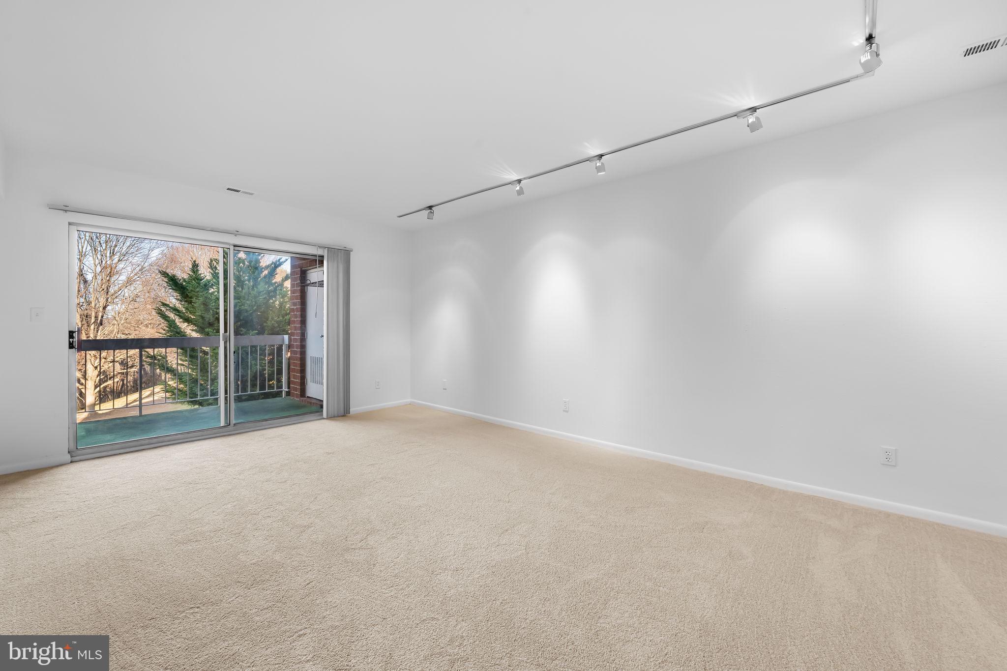 HOLLY HALL - Residential