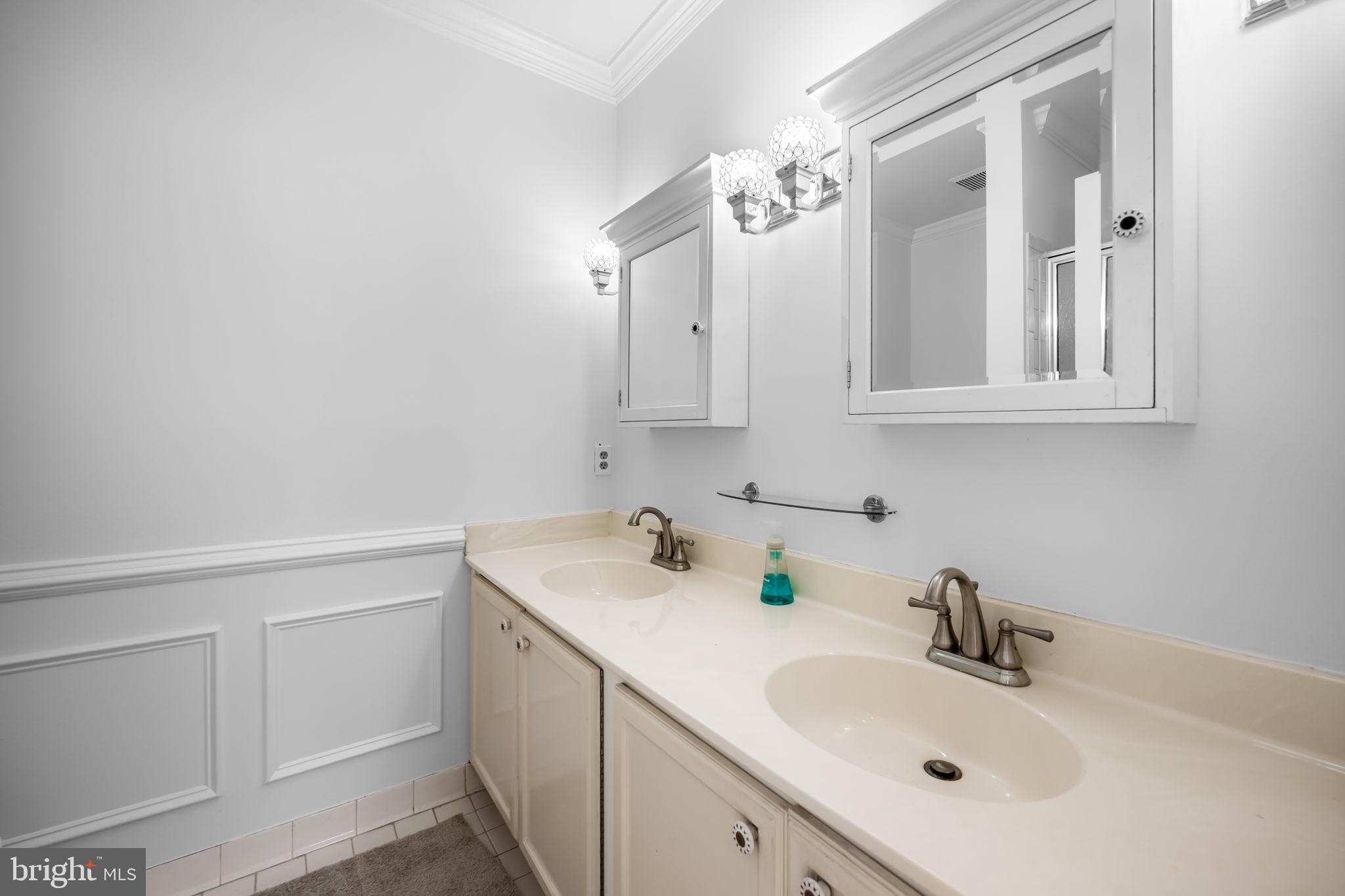 HOLLY HALL - Residential