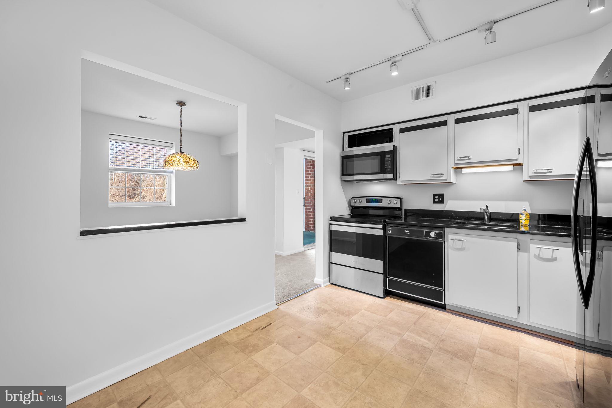 HOLLY HALL - Residential