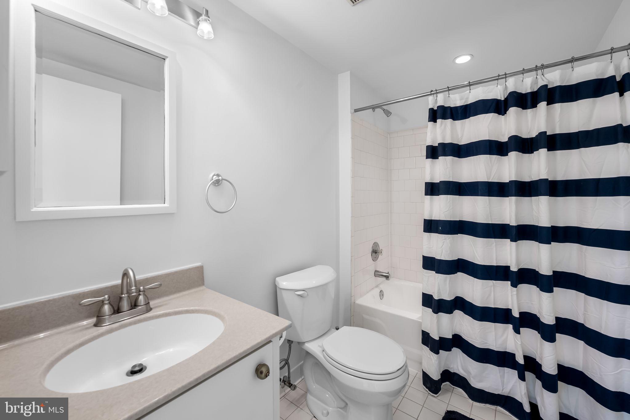 HOLLY HALL - Residential