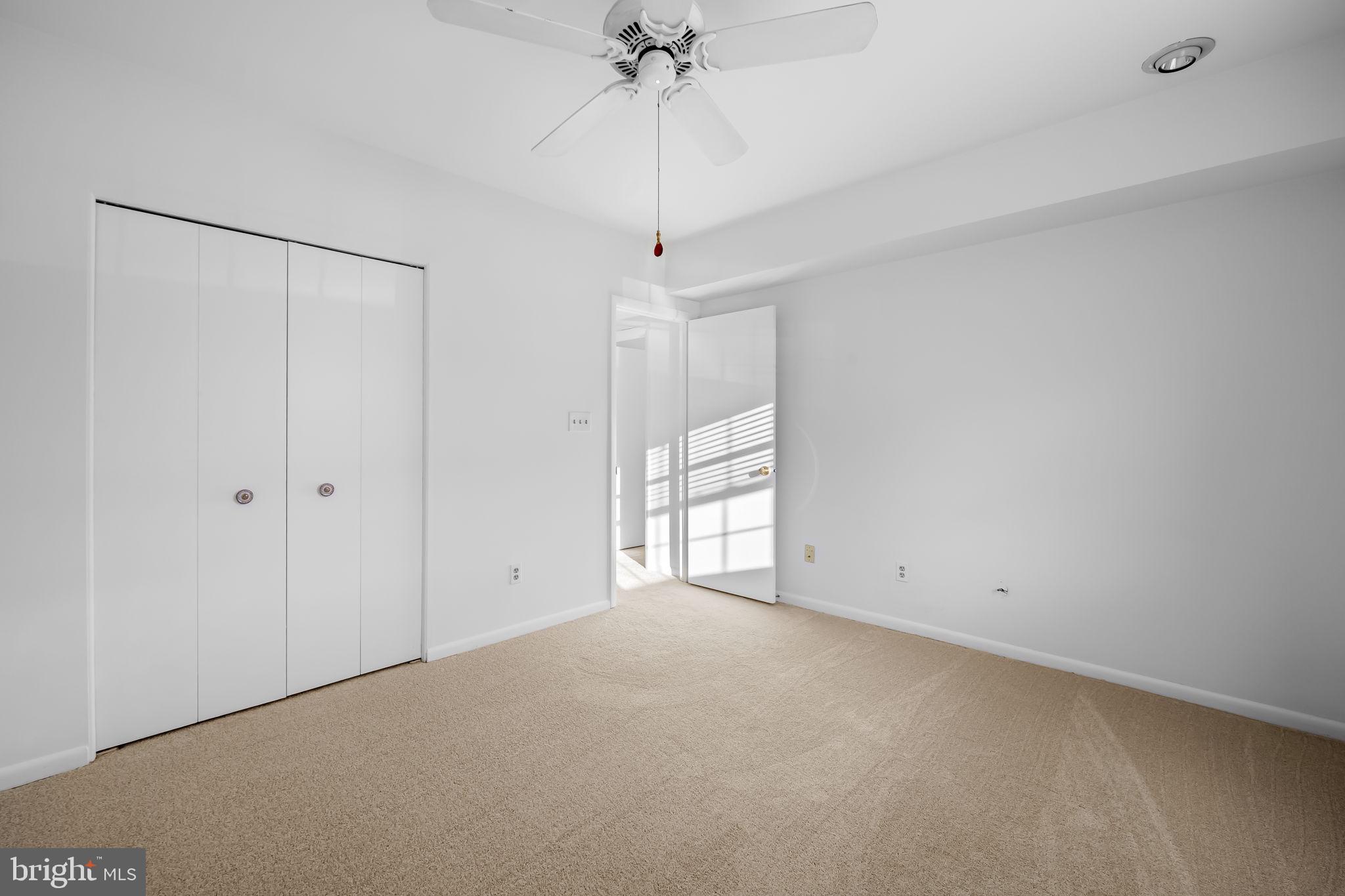 HOLLY HALL - Residential