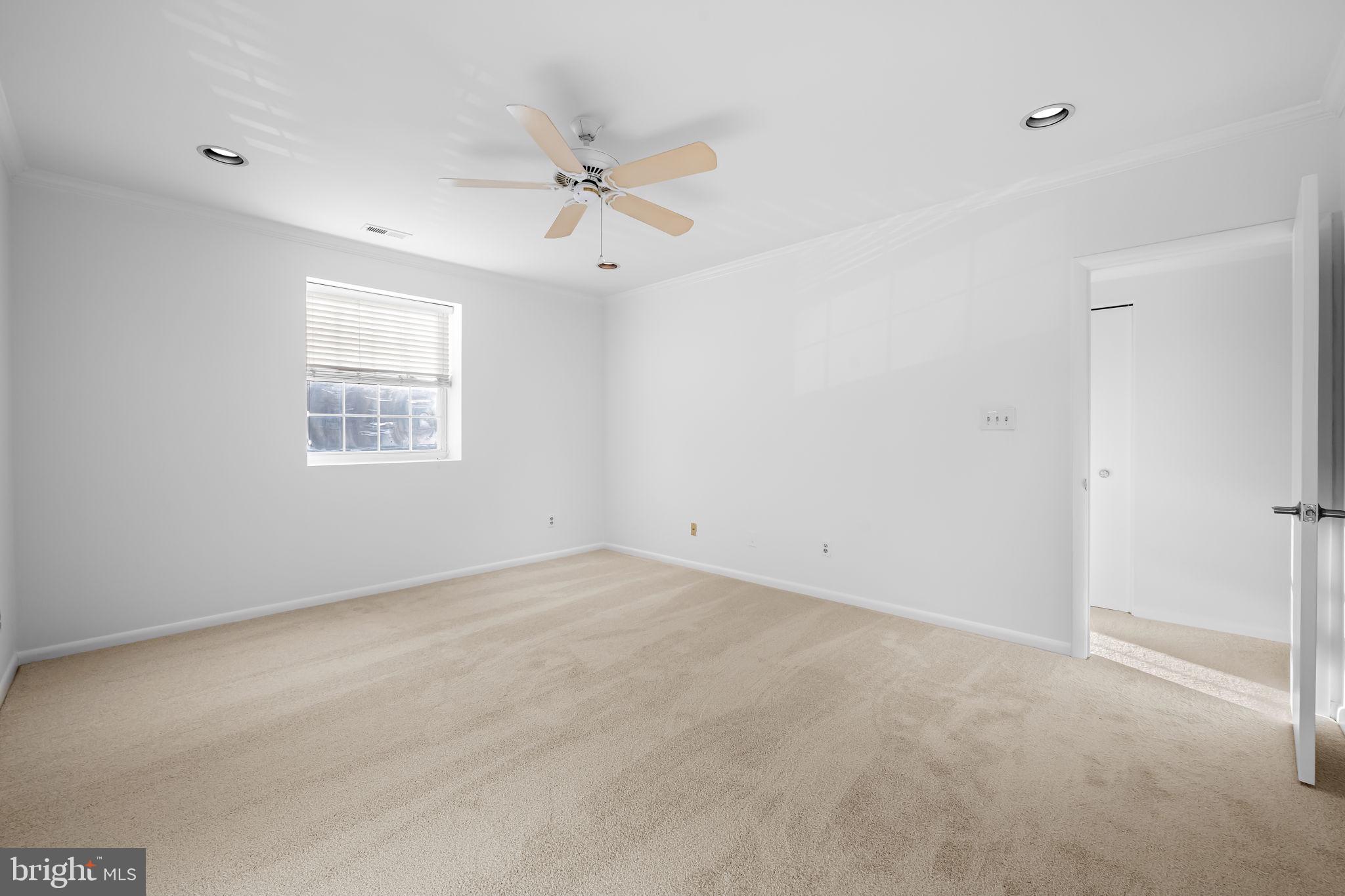 HOLLY HALL - Residential