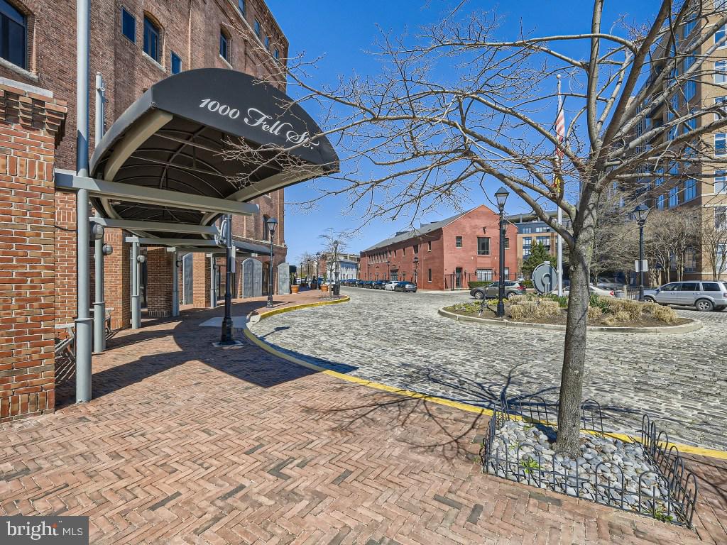 HENDERSON'S WHARF - Residential