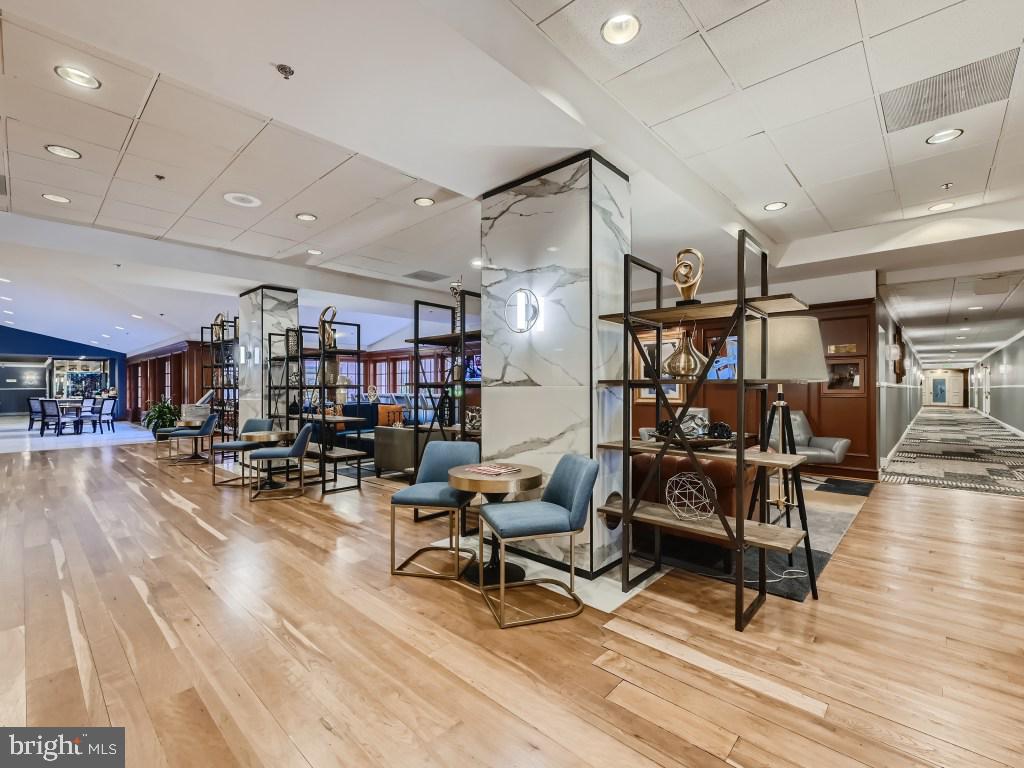 HENDERSON'S WHARF - Residential