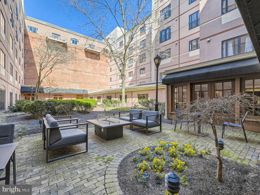 HENDERSON'S WHARF - Residential