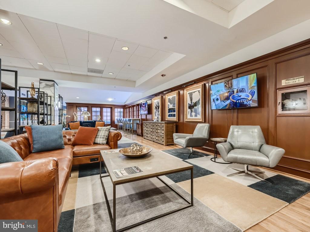 HENDERSON'S WHARF - Residential