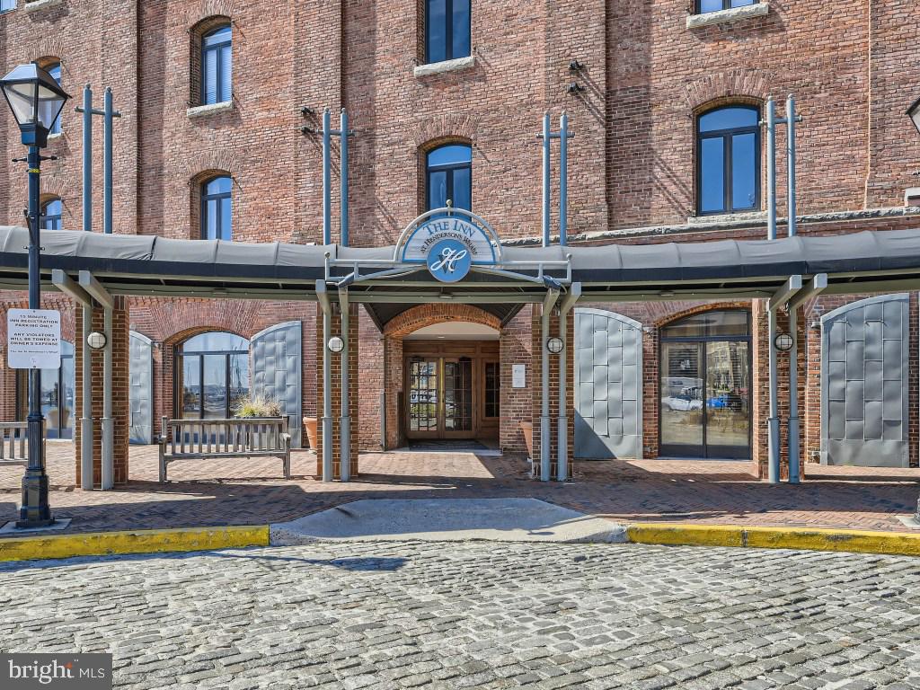 HENDERSON'S WHARF - Residential