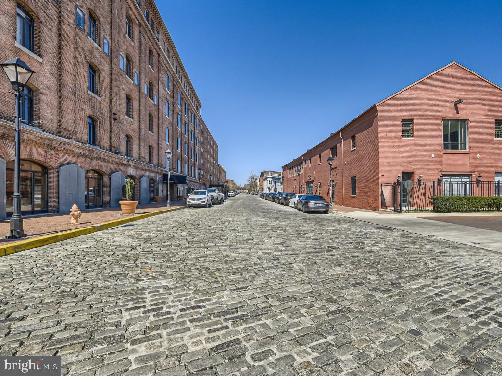 HENDERSON'S WHARF - Residential