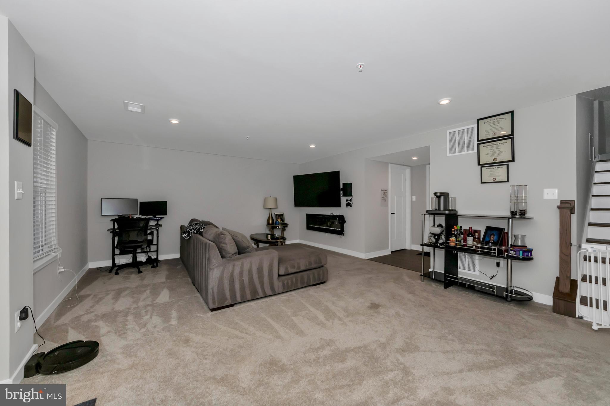 BELLE AIR TOWNHOMES - Residential Lease