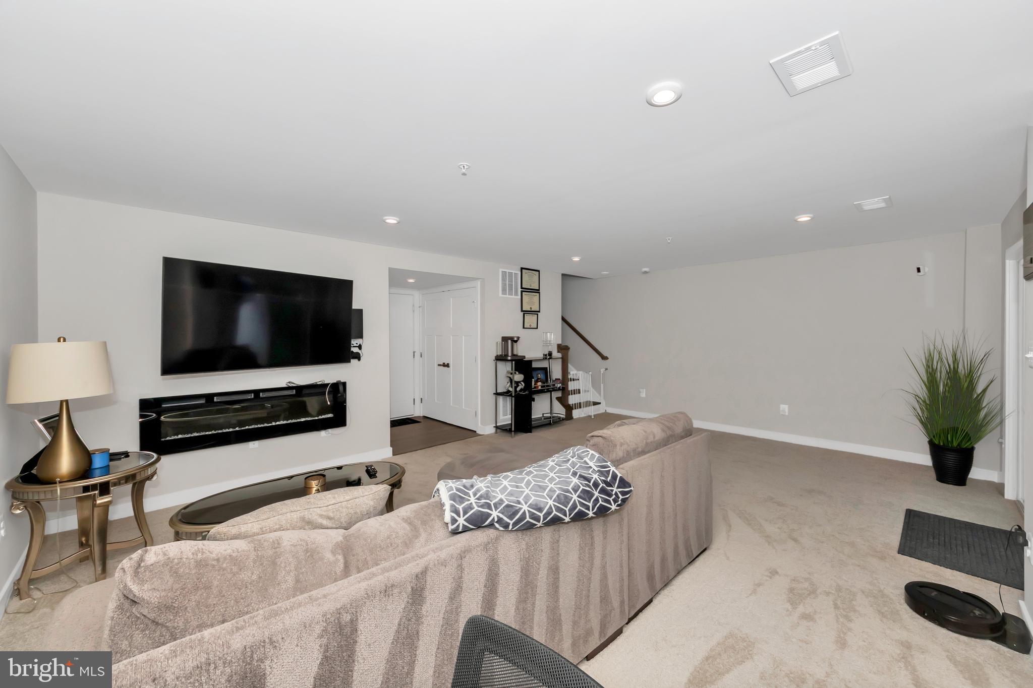 BELLE AIR TOWNHOMES - Residential Lease