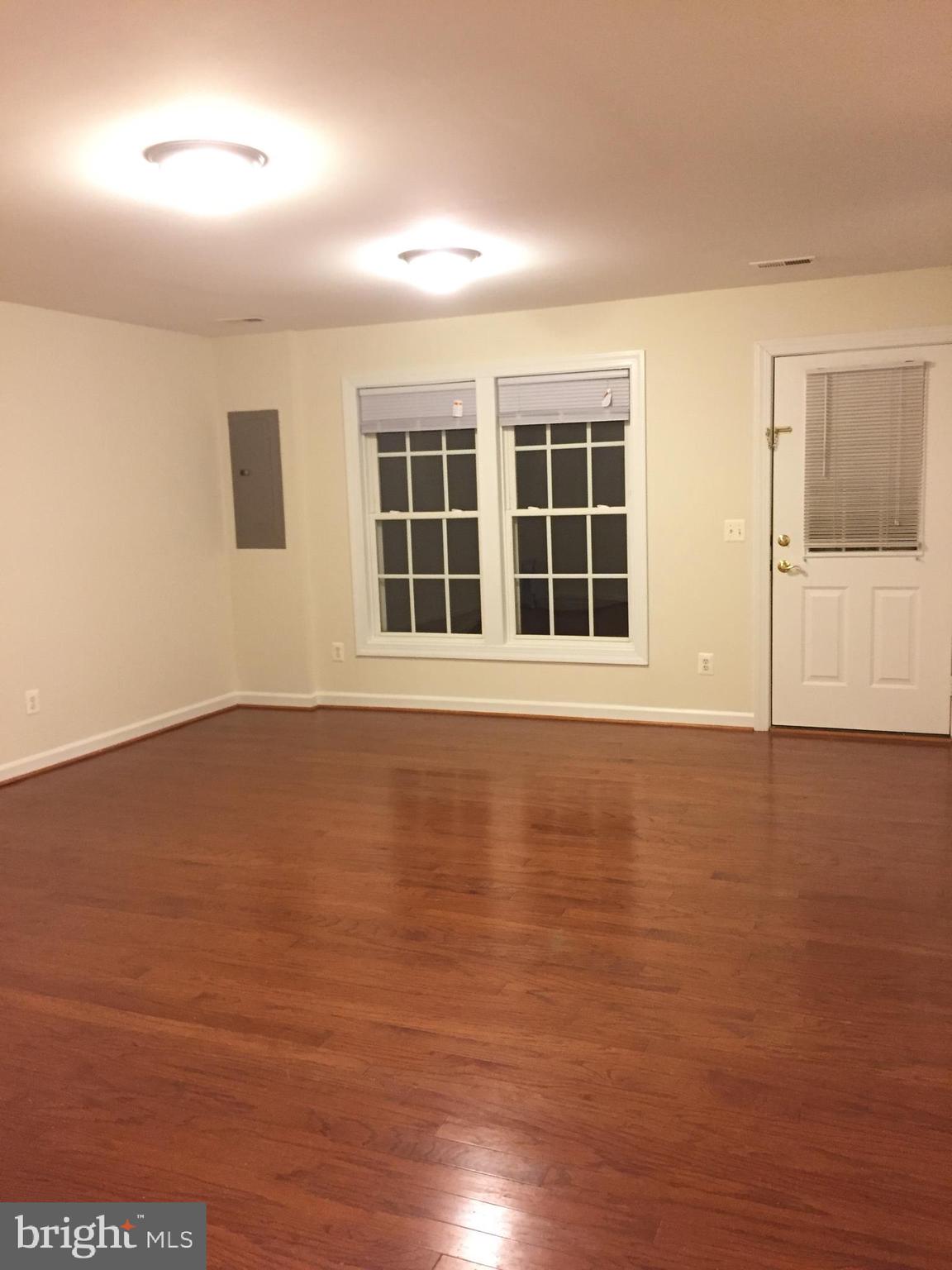 VIRGINIA OAKS - Residential Lease