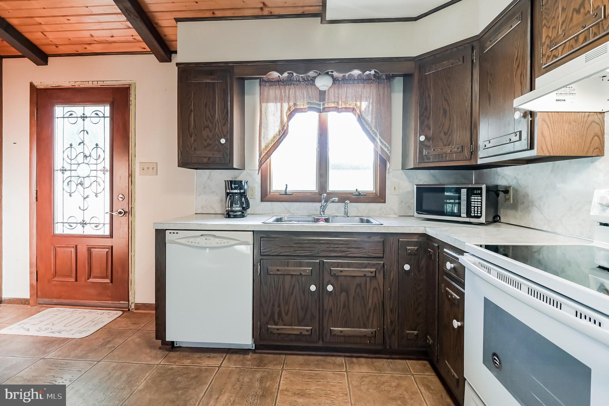 COOL HOLLOW ESTATES - Residential