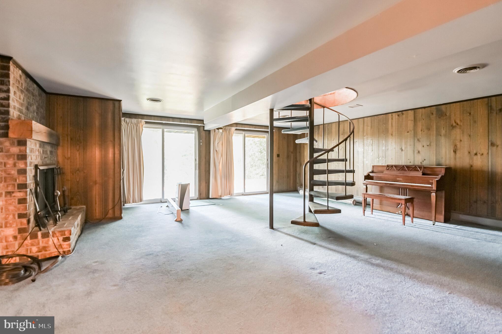 COOL HOLLOW ESTATES - Residential