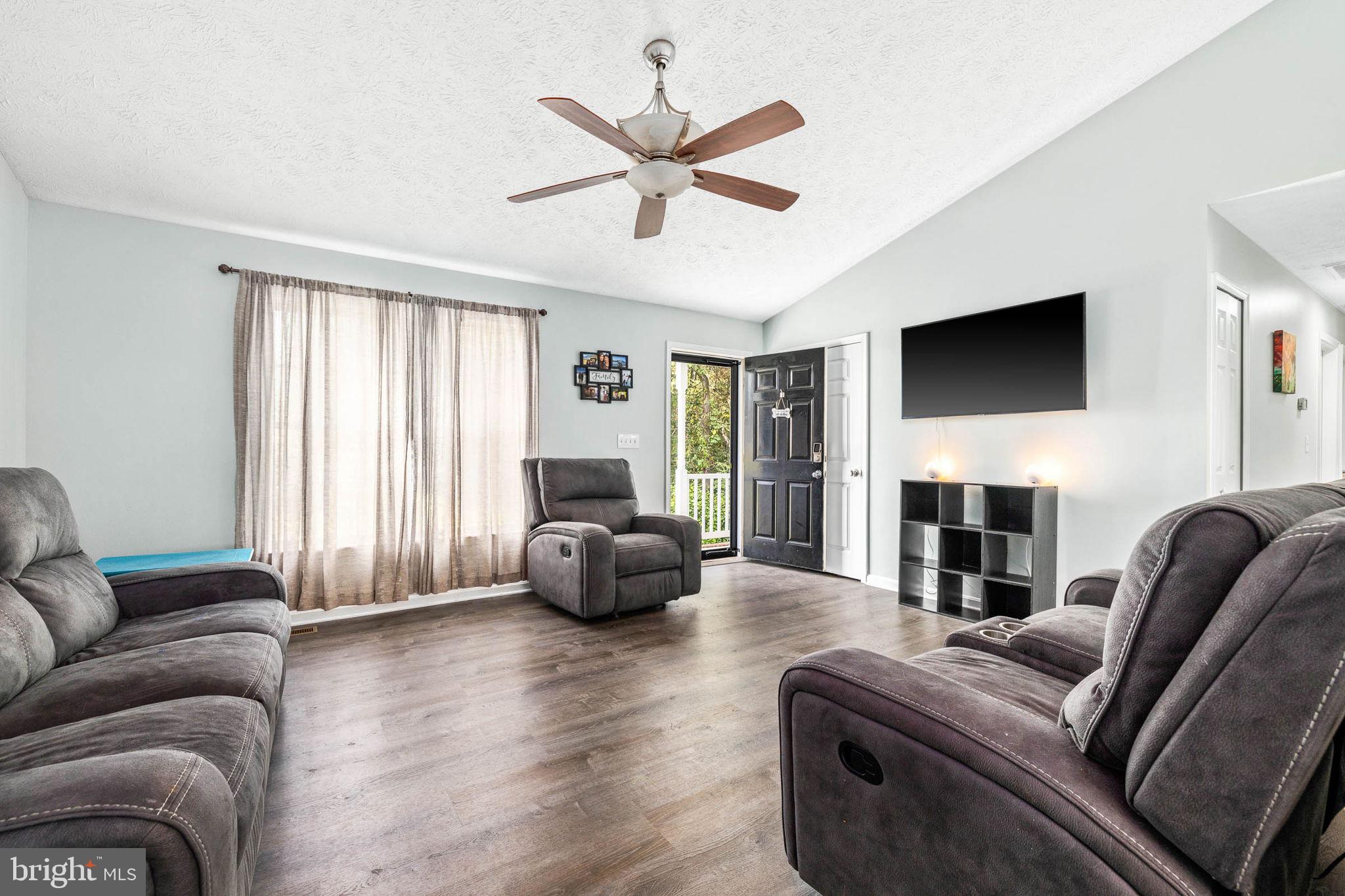 HAMILTONS CROSSING - Residential