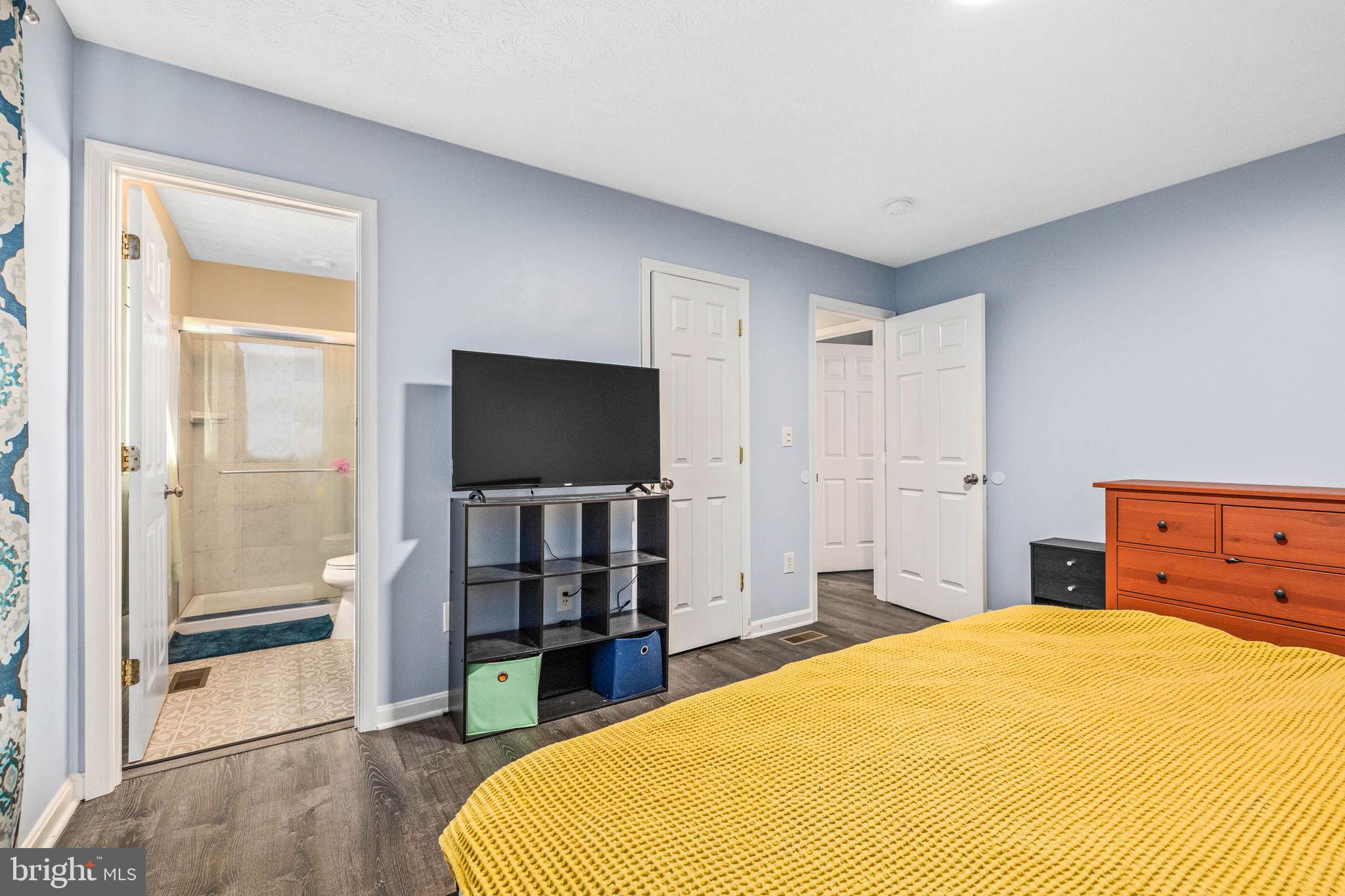 HAMILTONS CROSSING - Residential