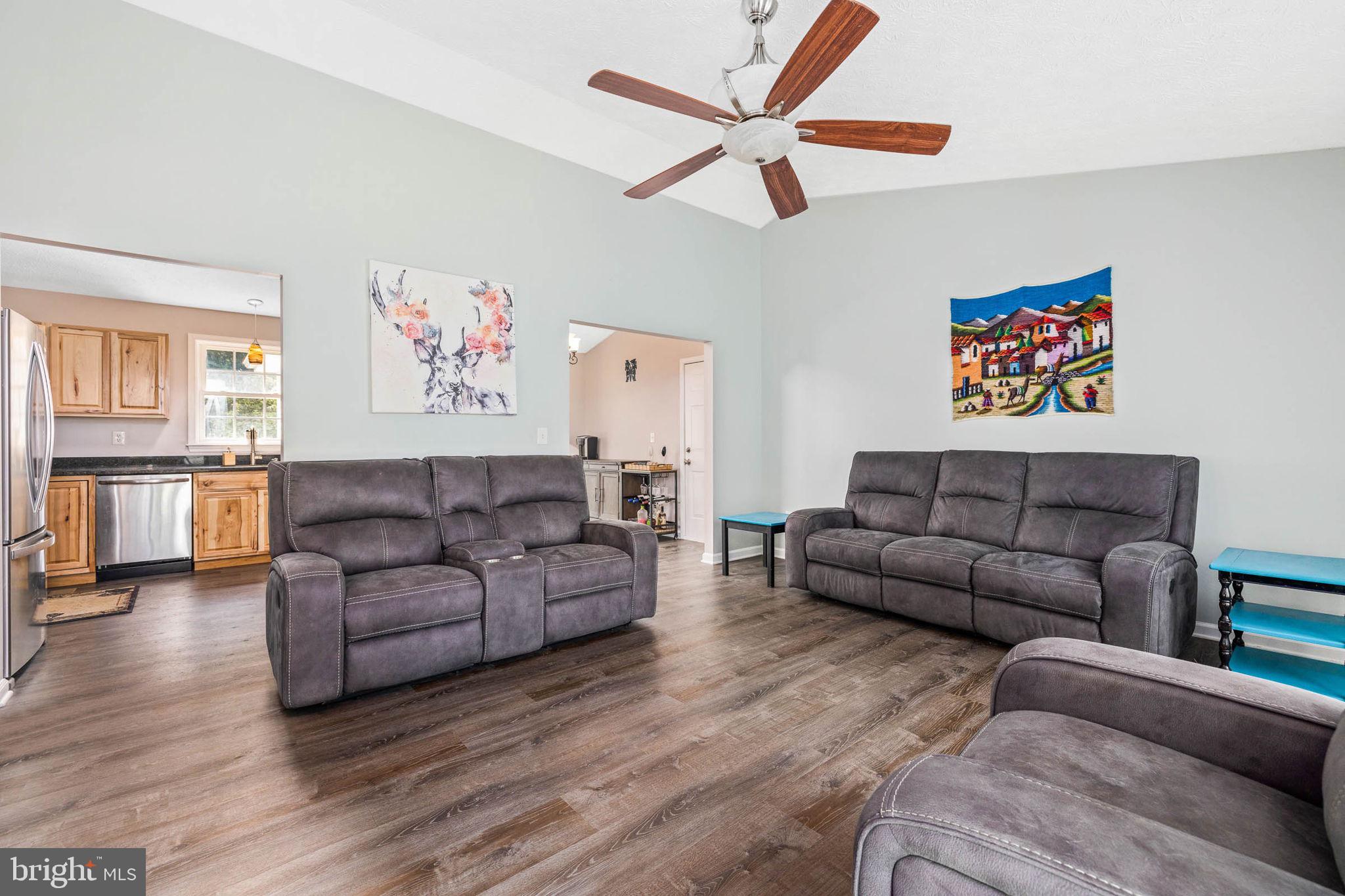 HAMILTONS CROSSING - Residential