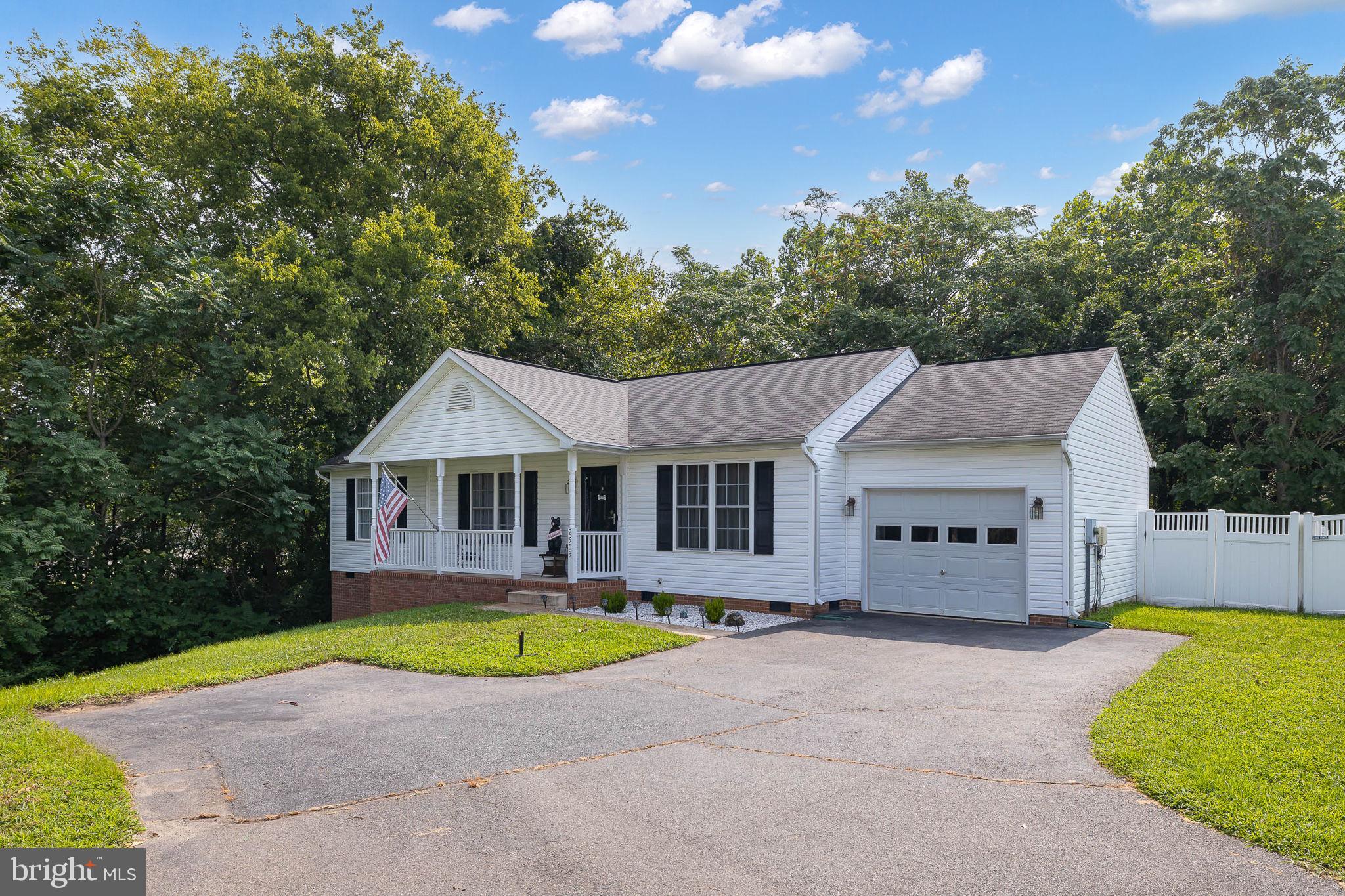 HAMILTONS CROSSING - Residential