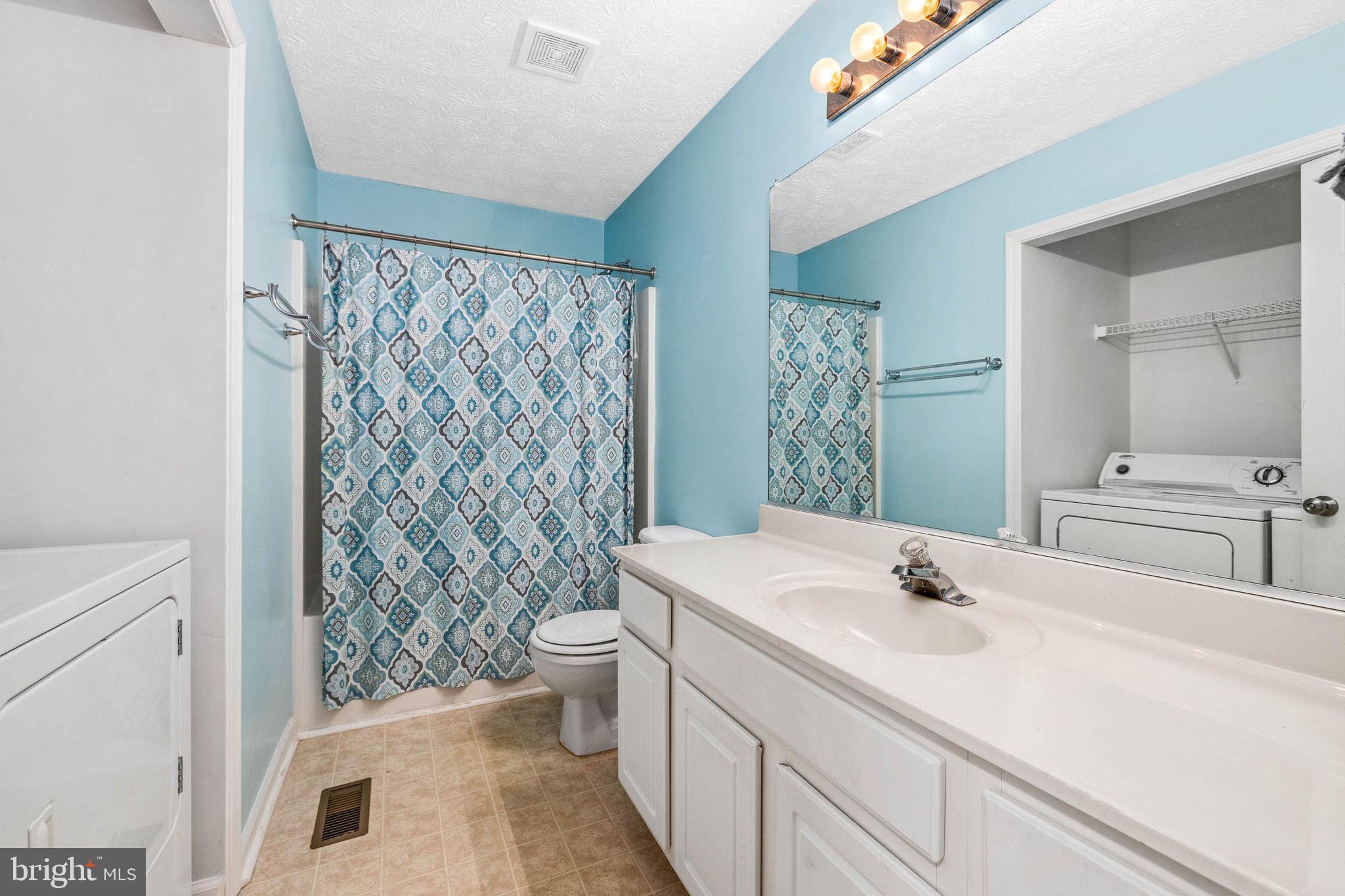 HAMILTONS CROSSING - Residential