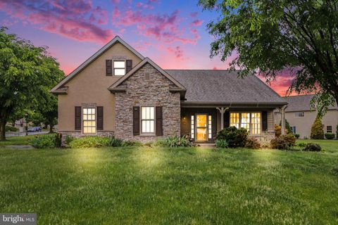 Photo of 749 Heather Ridge, MANHEIM, PA 17545 (MLS # PALA2088668)