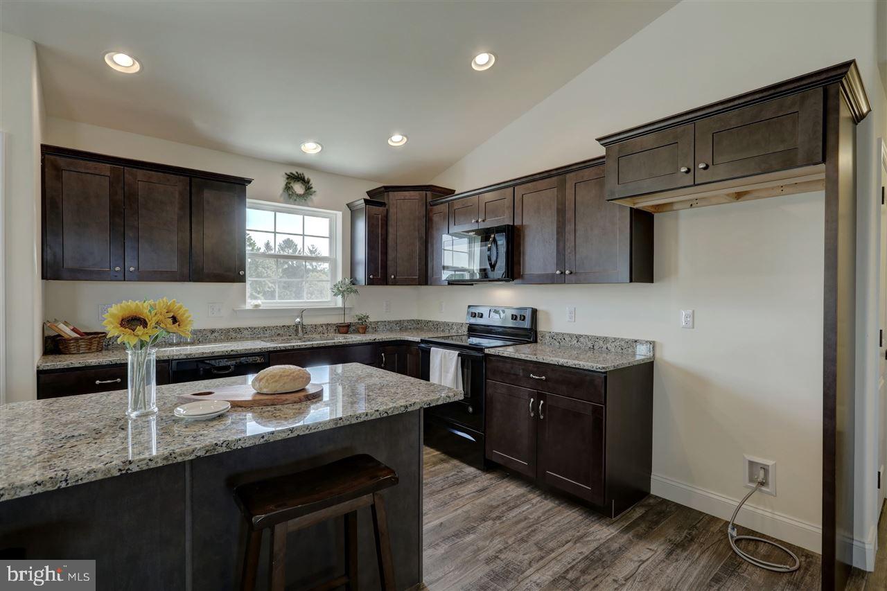 SHERWOOD FOREST - Residential