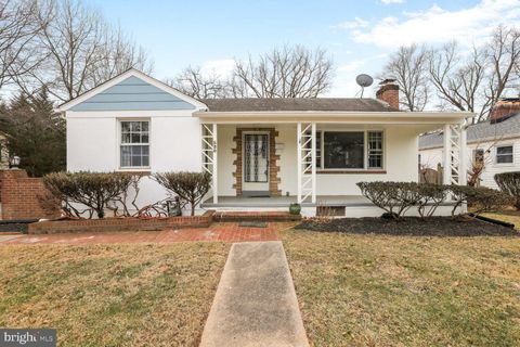 Photo of 530 W Montgomery Avenue, ROCKVILLE, MD 20850 (MLS # MDMC2199320)