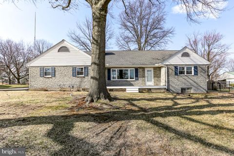 Photo of 239 Stonemill Drive, ELIZABETHTOWN, PA 17022 (MLS # PALA2065778)
