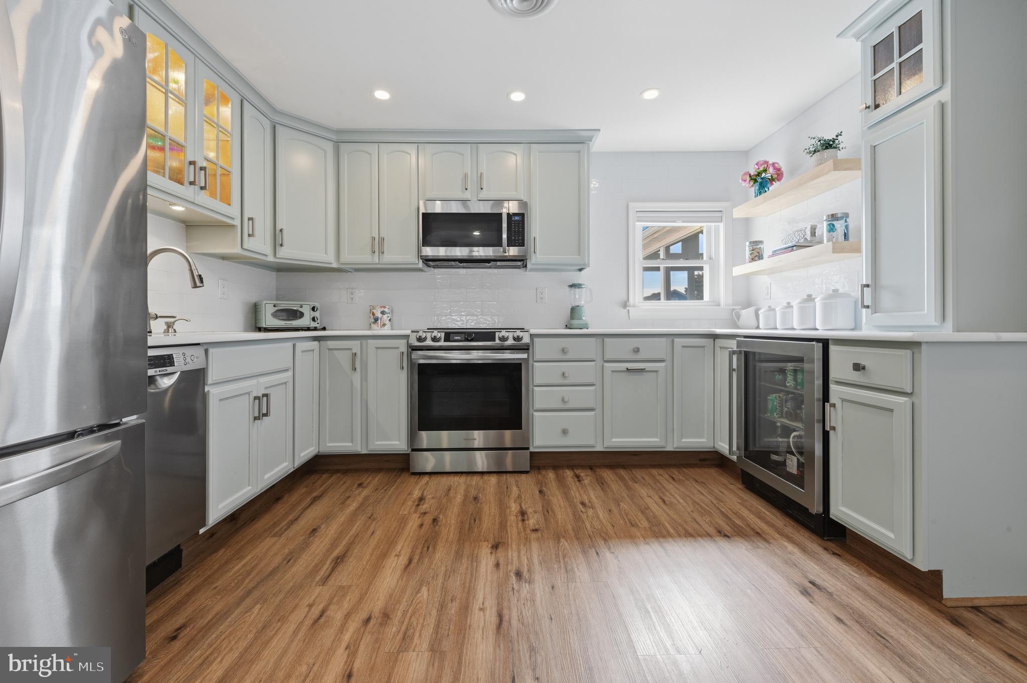 6 DRUMBED ROAD W