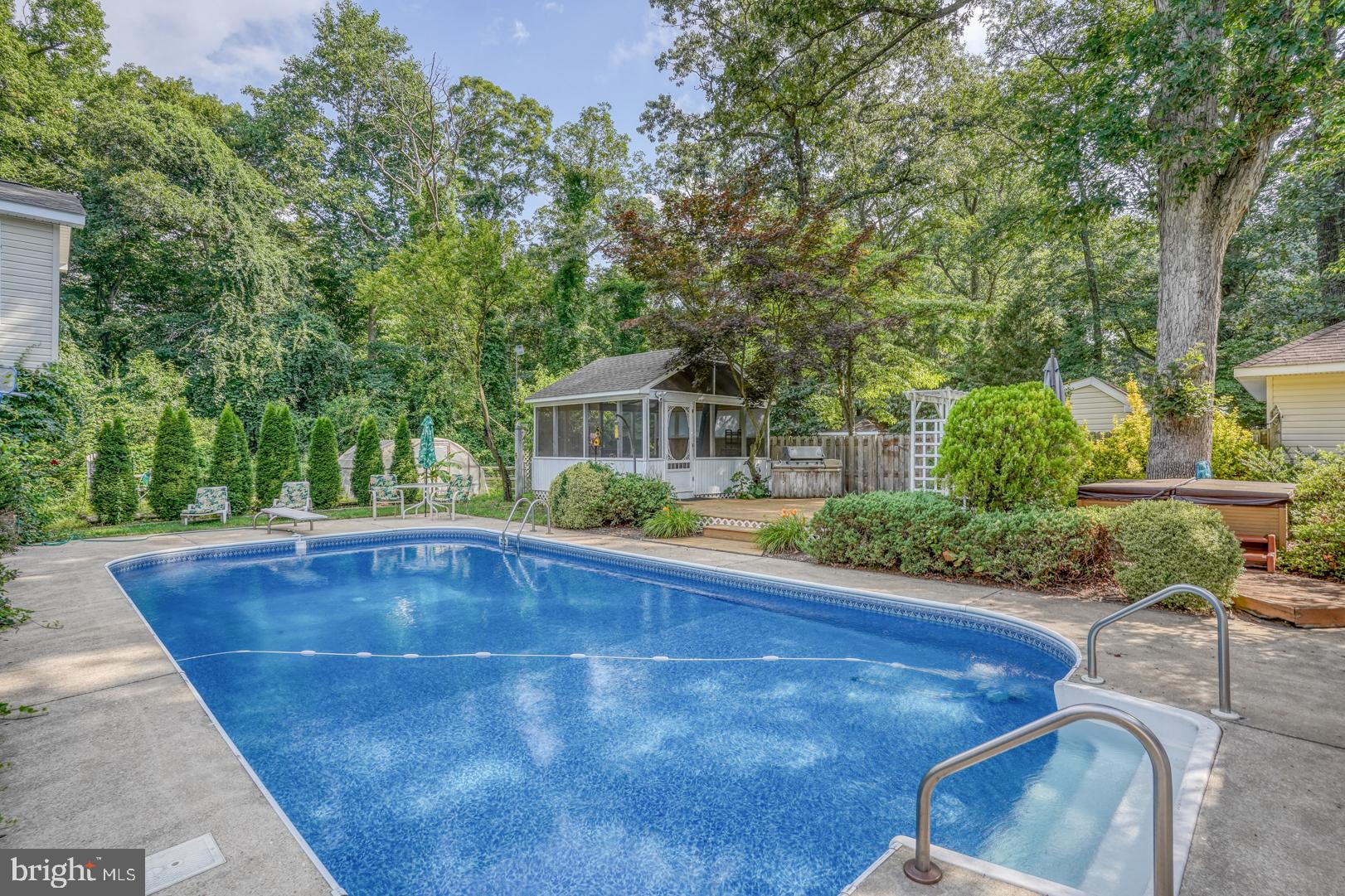 LYN WOODS - Residential