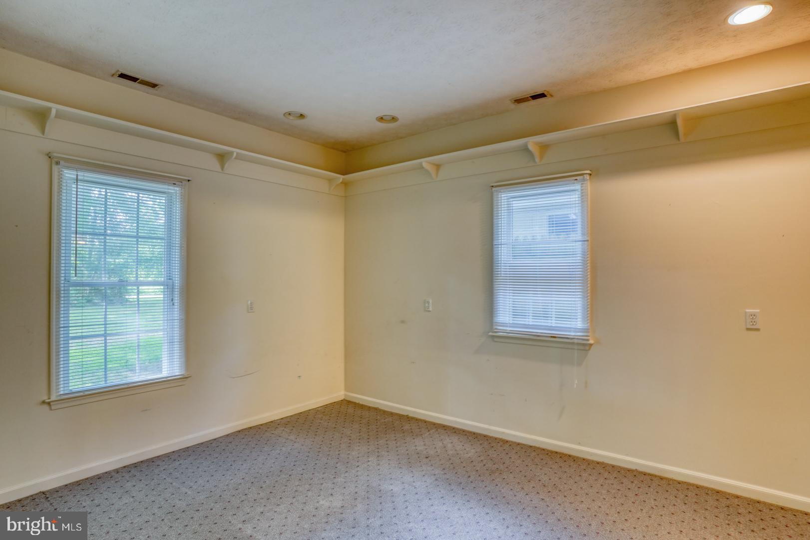 LYN WOODS - Residential