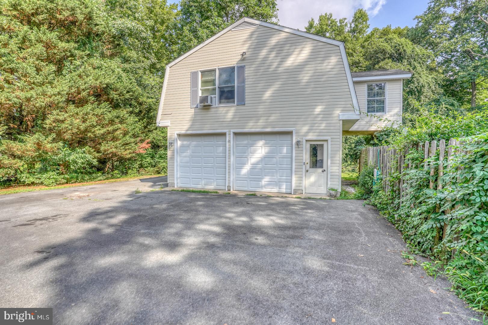 LYN WOODS - Residential