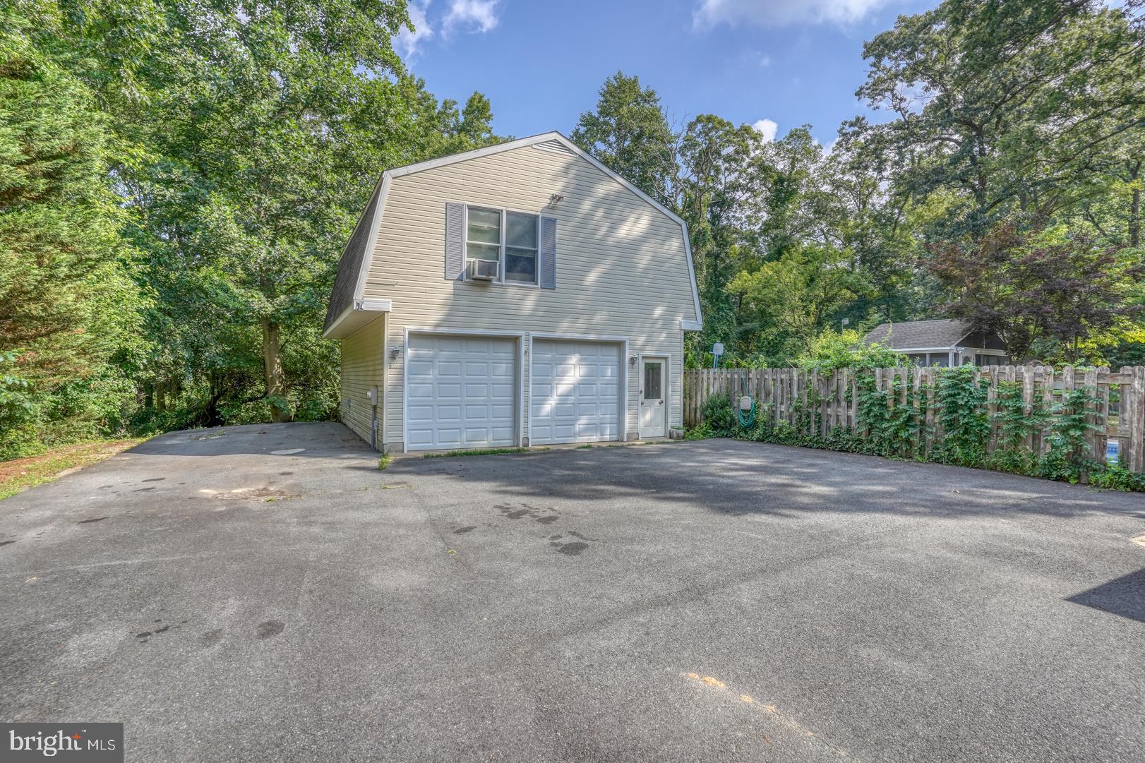 LYN WOODS - Residential