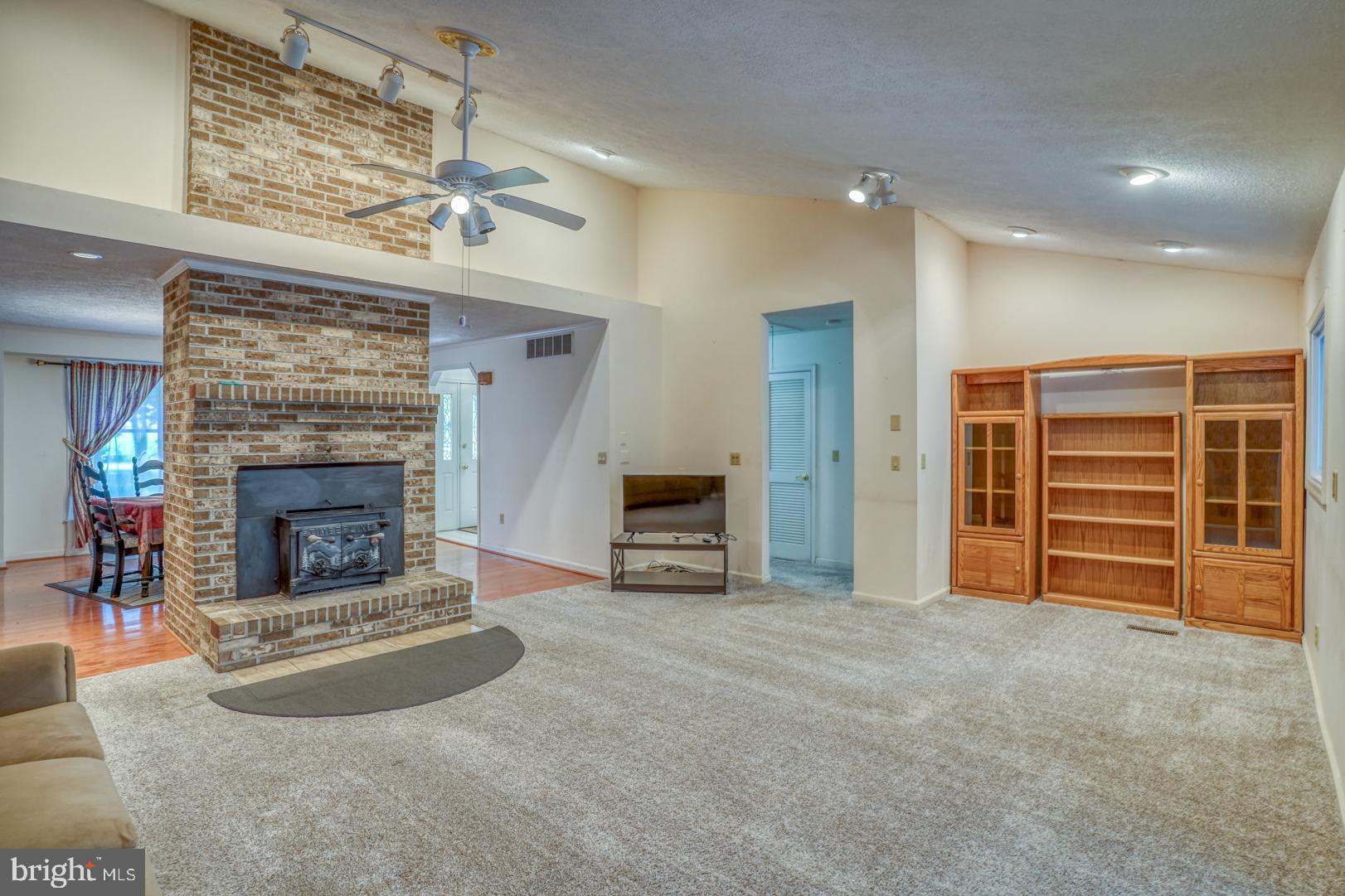 LYN WOODS - Residential