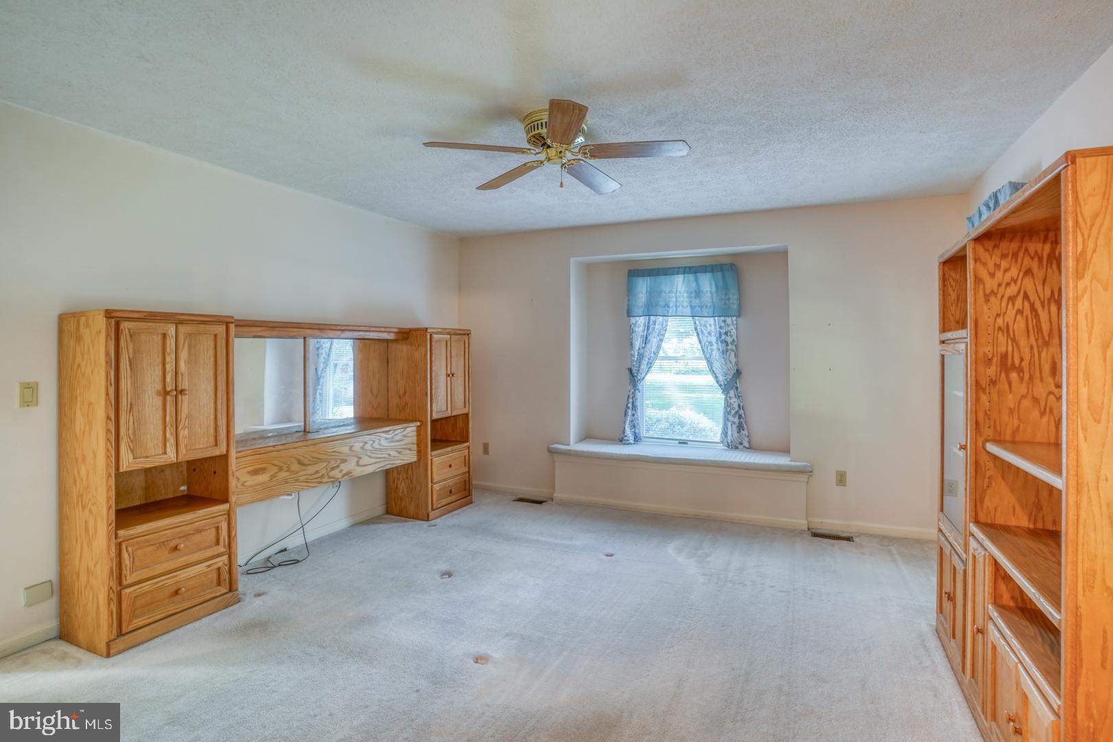 LYN WOODS - Residential