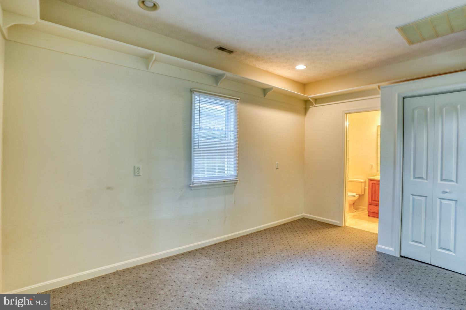 LYN WOODS - Residential