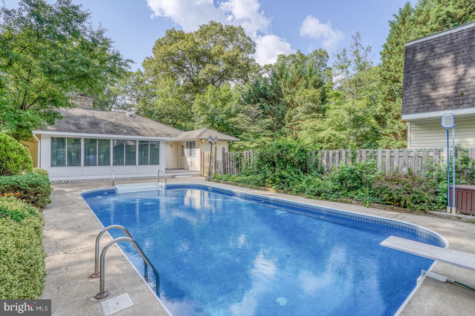 LYN WOODS - Residential