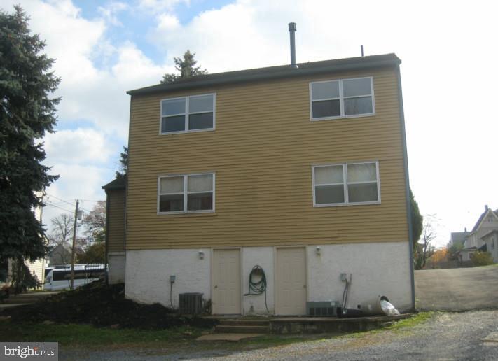 37 W LAKEVIEW AVENUE