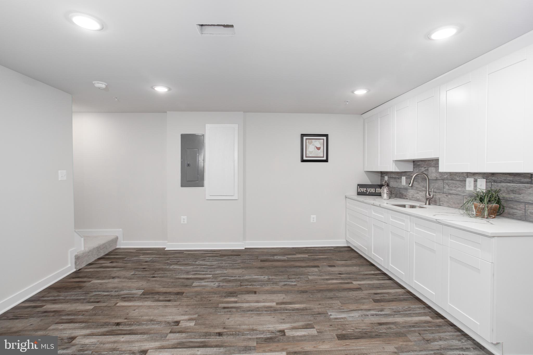 CLOVERLEAF TOWNHOUSES - Residential