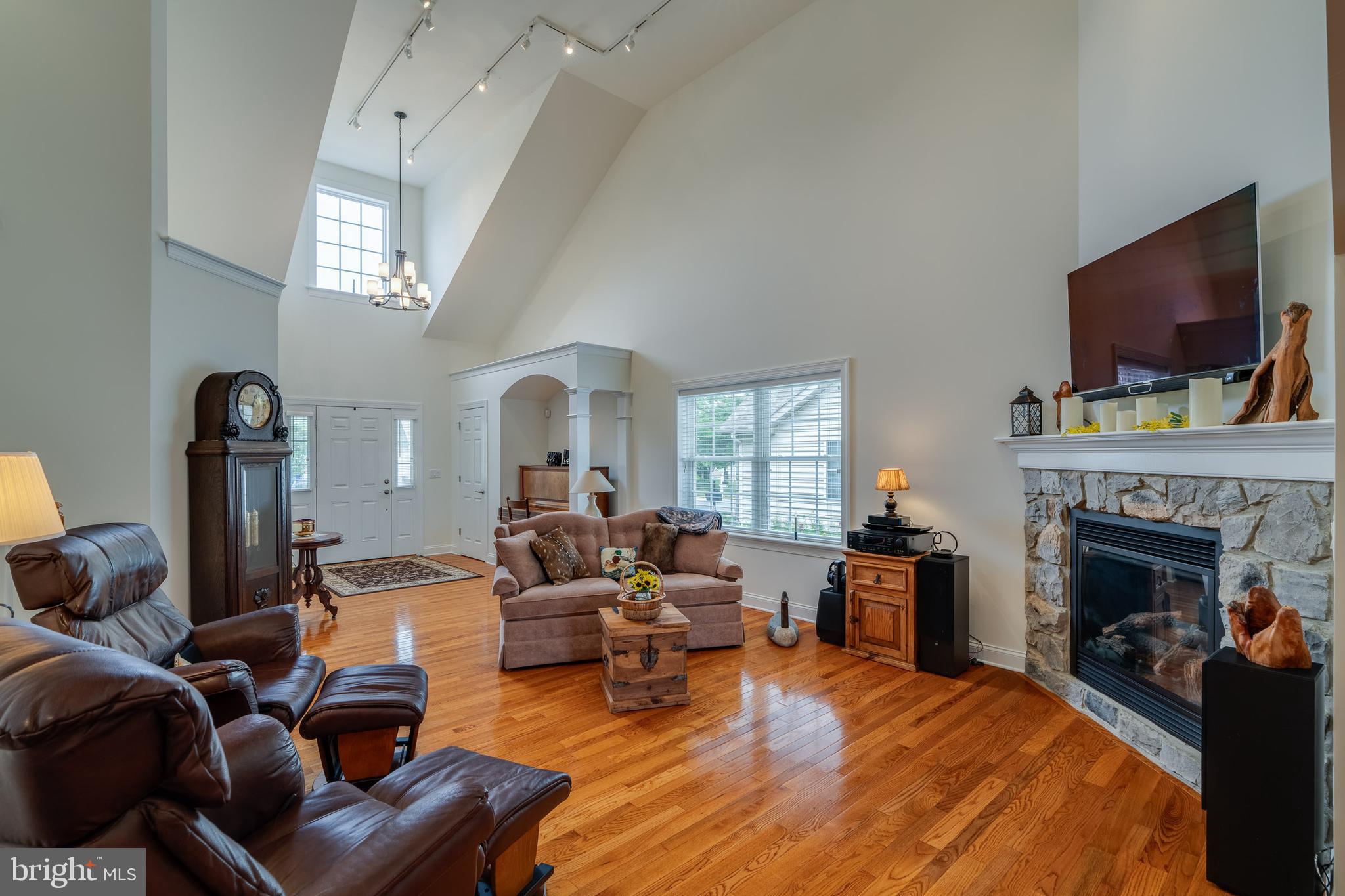 1332 WILLOW CREEK DRIVE
