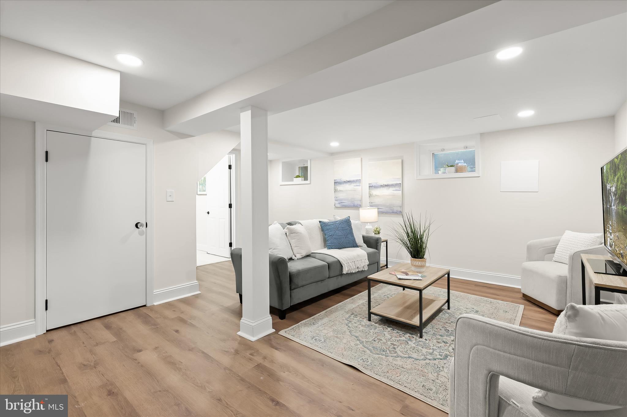 TEN HILLS - Residential