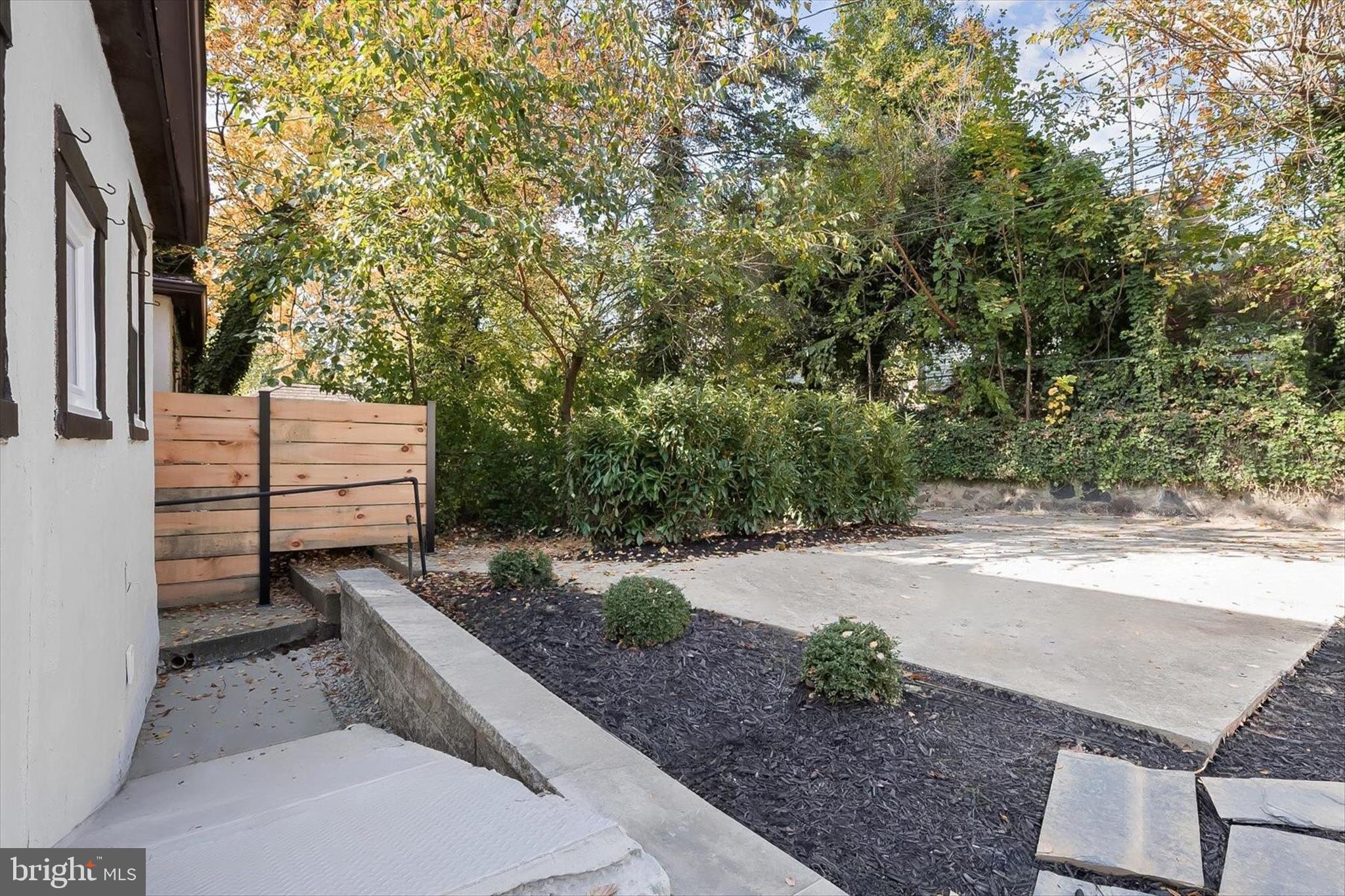 TEN HILLS - Residential