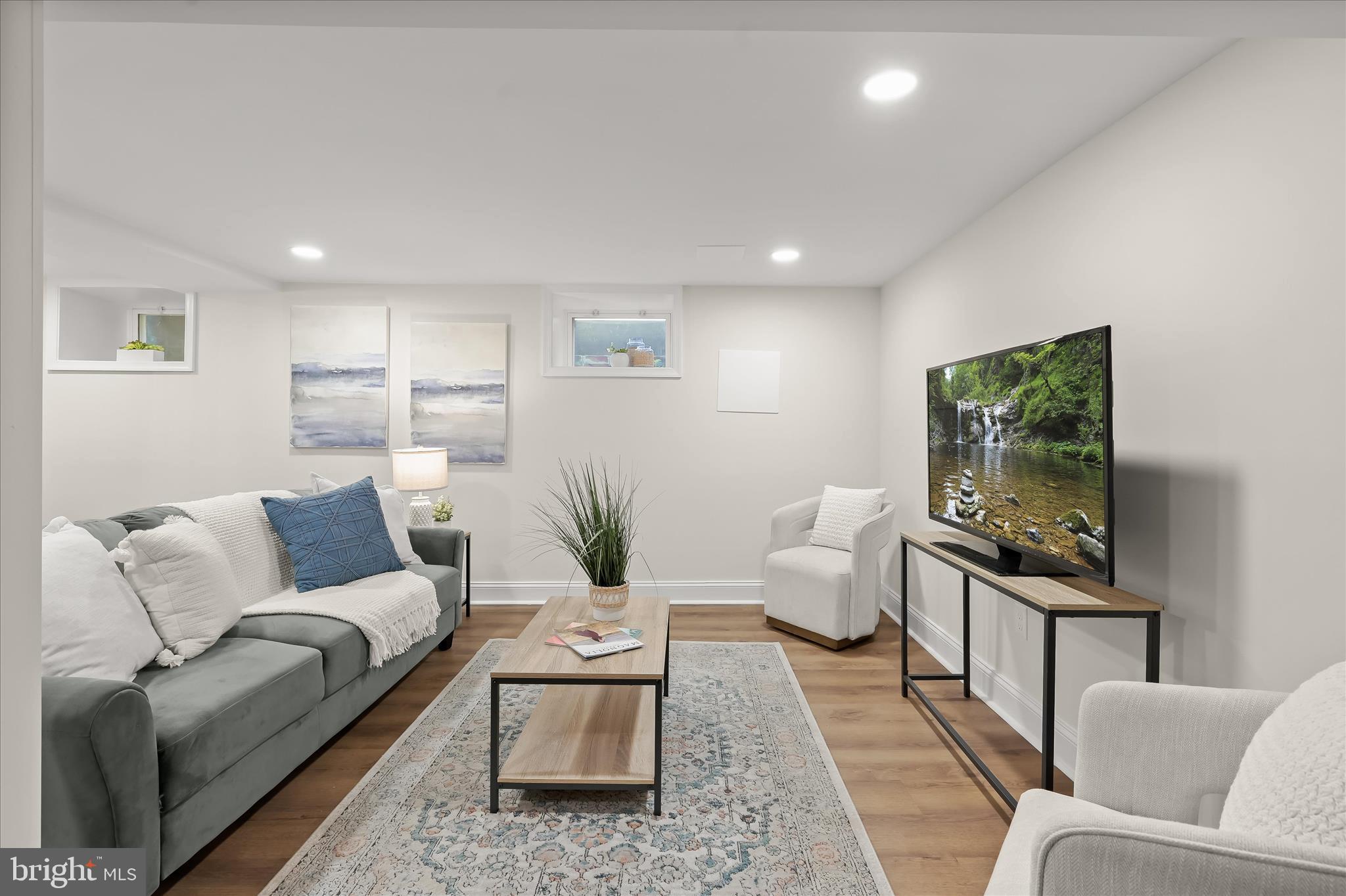 TEN HILLS - Residential