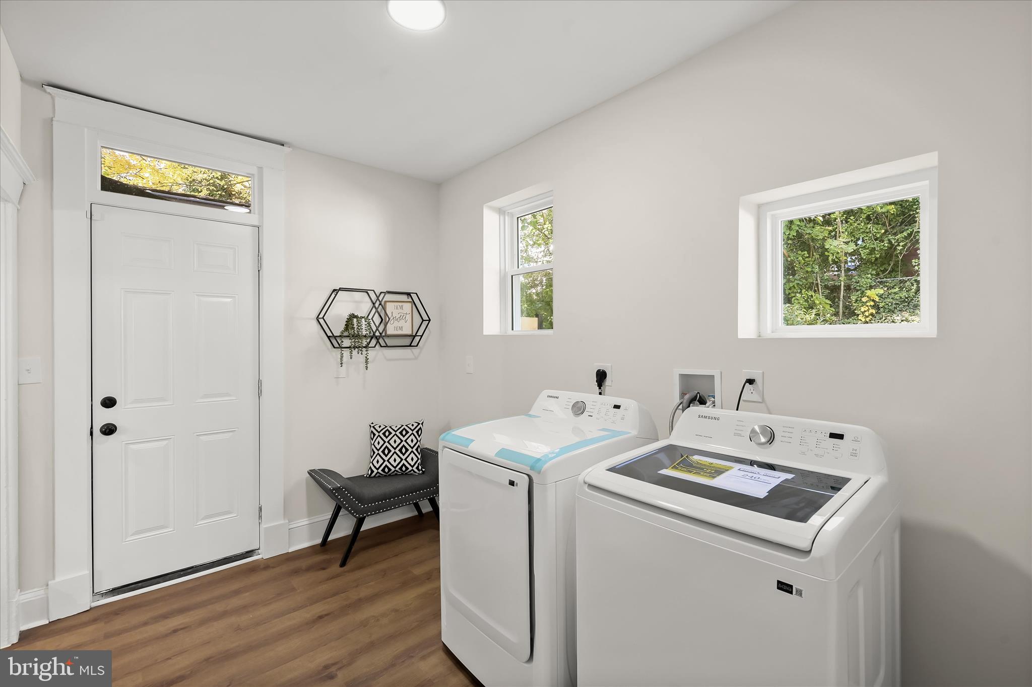 TEN HILLS - Residential