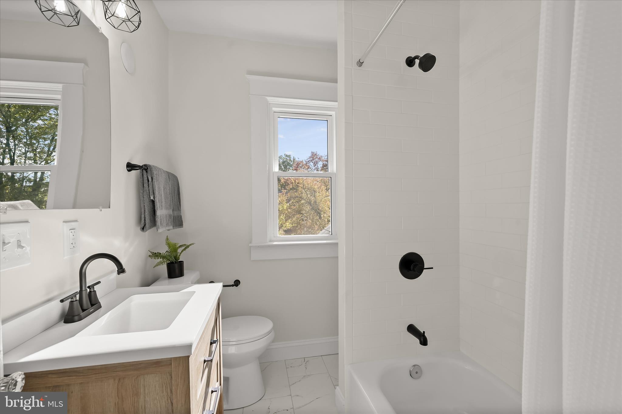 TEN HILLS - Residential