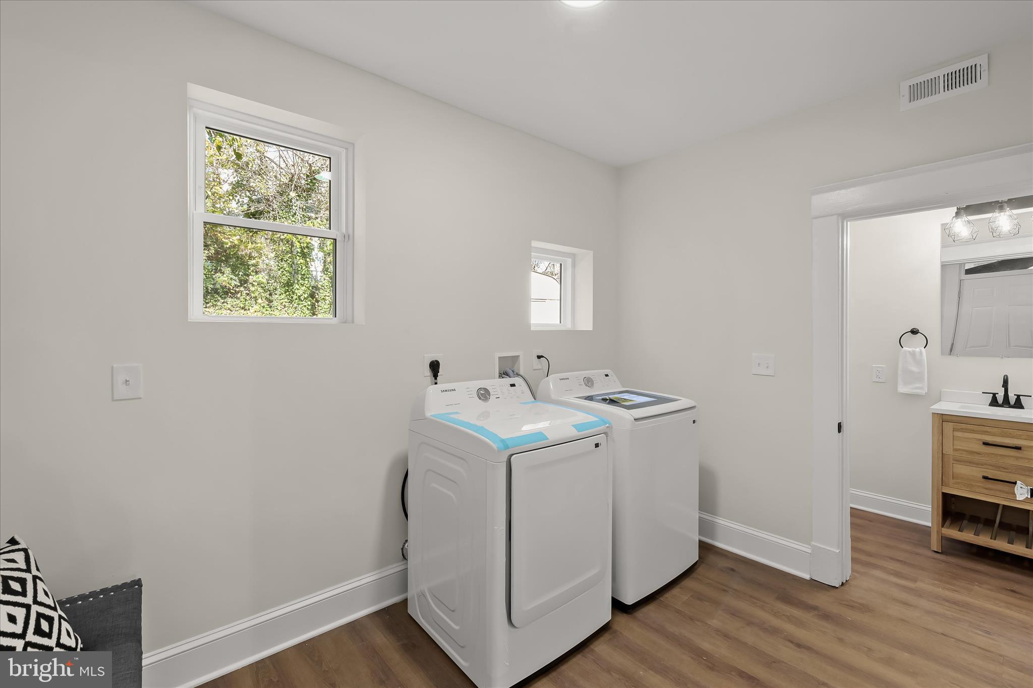 TEN HILLS - Residential