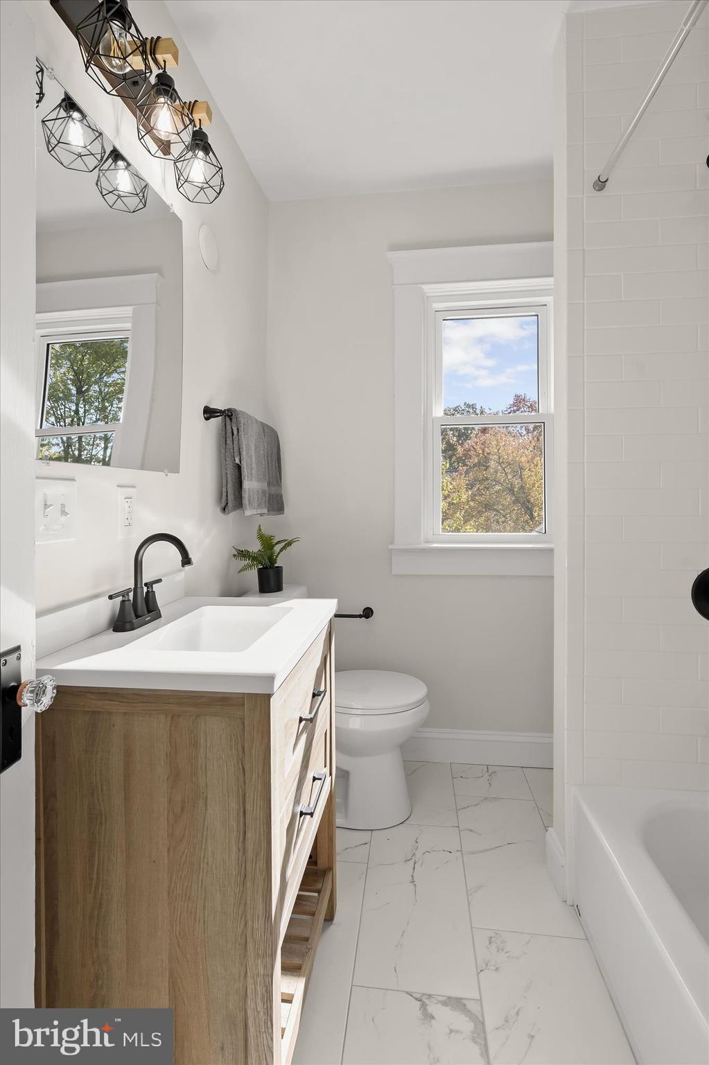 TEN HILLS - Residential